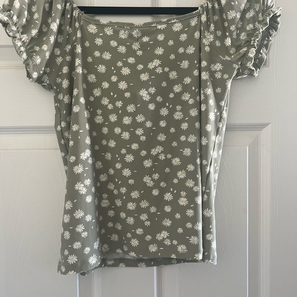 Nordstrom Rack Green Top with Daisies - Picture 2 of 3